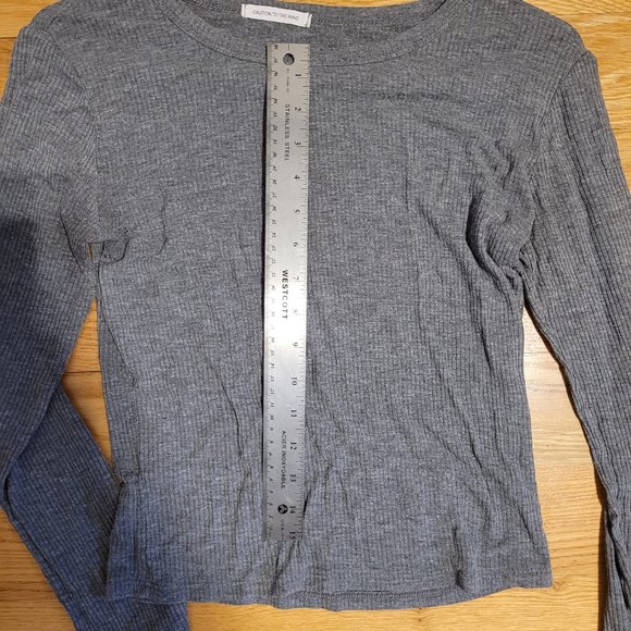 Long Sleeve Crop - Picture 4 of 7